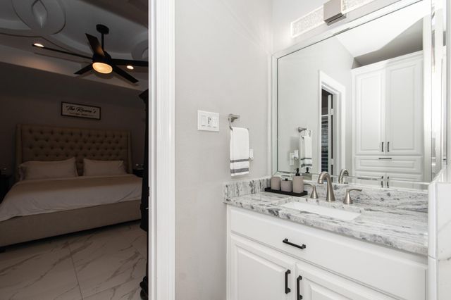 602 E Main Street, La Porte, TX 77571