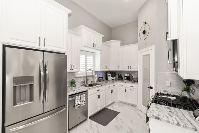 602 E Main Street, La Porte, TX 77571