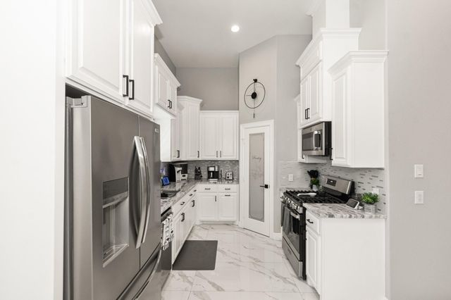 602 E Main Street, La Porte, TX 77571