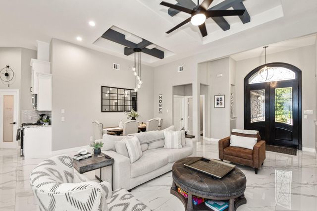 602 E Main Street, La Porte, TX 77571