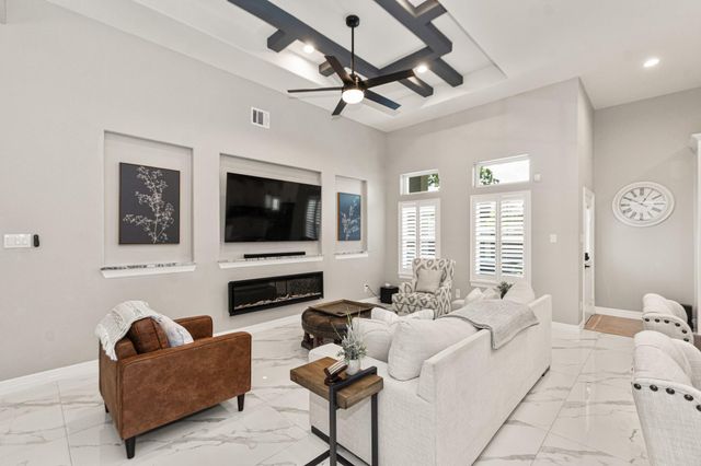 602 E Main Street, La Porte, TX 77571