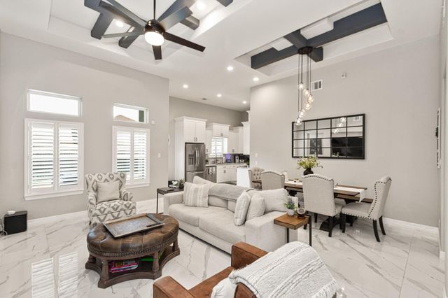 602 E Main Street, La Porte, TX 77571