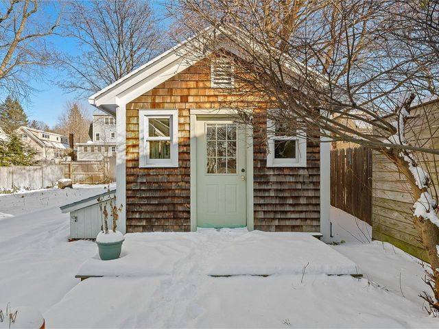 84 Charlotte Street, Burlington, VT 05401