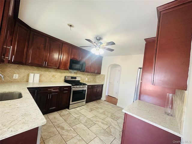 35 Lindsey Street, Yonkers, NY 10704
