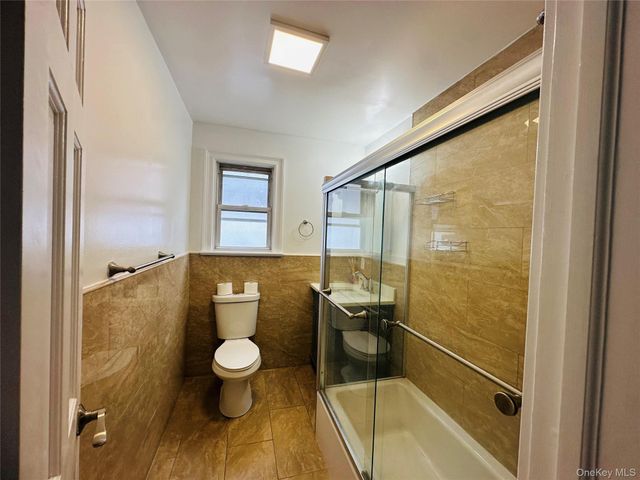 35 Lindsey Street, Yonkers, NY 10704