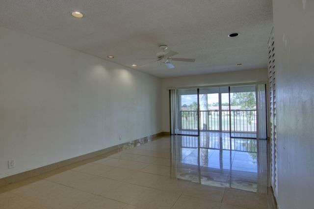 4471 Luxemburg Court 301, Lake Worth, FL 33467