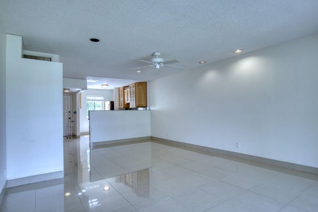 4471 Luxemburg Court 301, Lake Worth, FL 33467