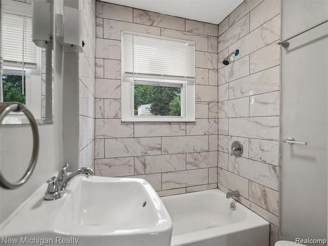 20805 S Chrysler Drive, Hazel Park, MI 48030