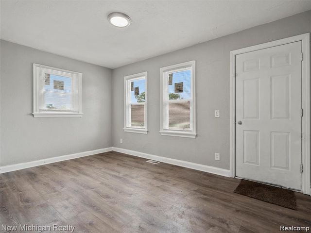 20805 S Chrysler Drive, Hazel Park, MI 48030