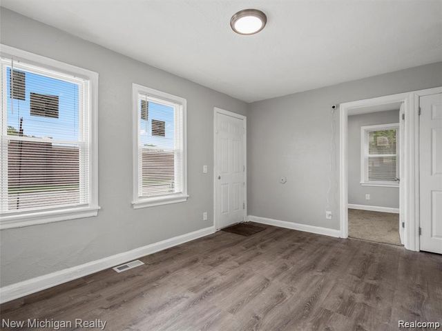 20805 S Chrysler Drive, Hazel Park, MI 48030