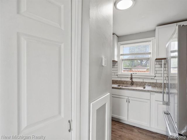 20805 S Chrysler Drive, Hazel Park, MI 48030