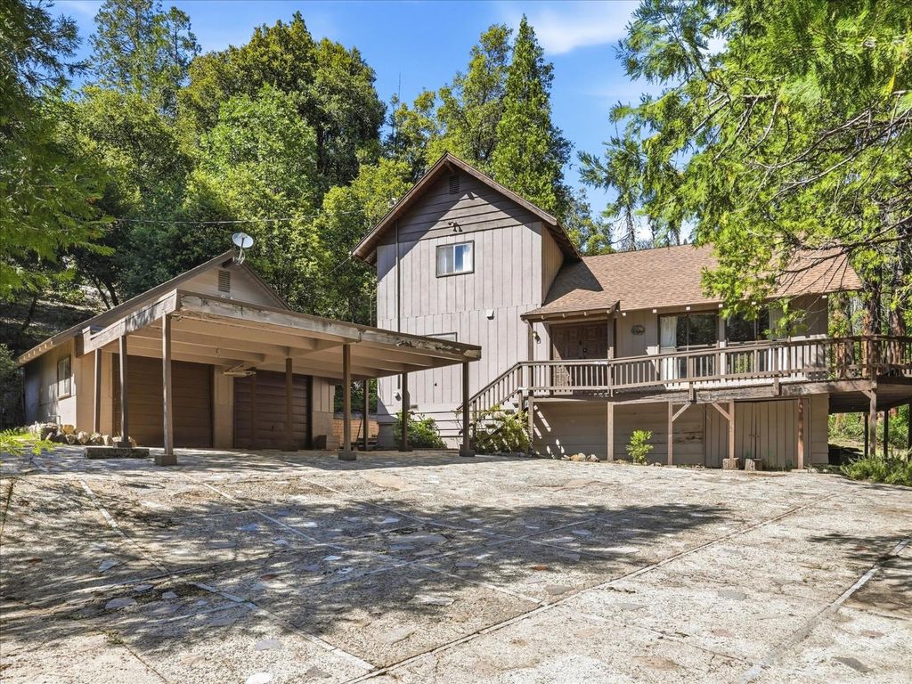 45167 Tolladay Rd, Oakhurst, CA 93654