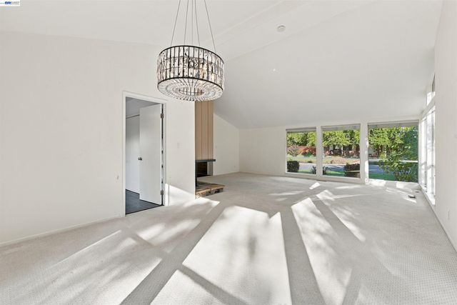 11 Ray Court, Alamo, CA 94507