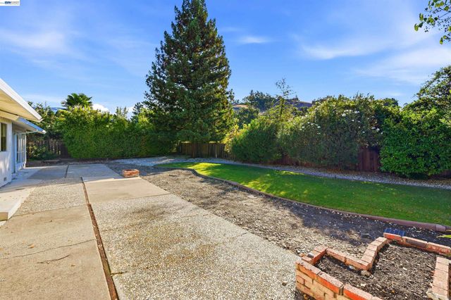 11 Ray Court, Alamo, CA 94507