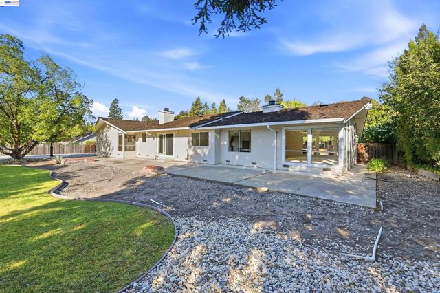 11 Ray Court, Alamo, CA 94507