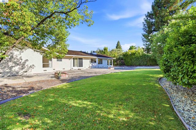 11 Ray Court, Alamo, CA 94507
