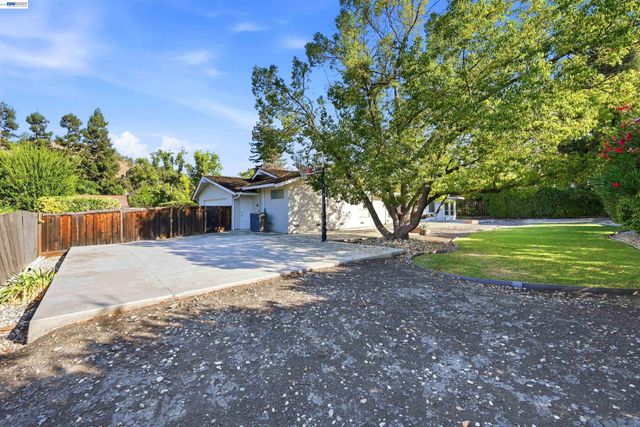 11 Ray Court, Alamo, CA 94507