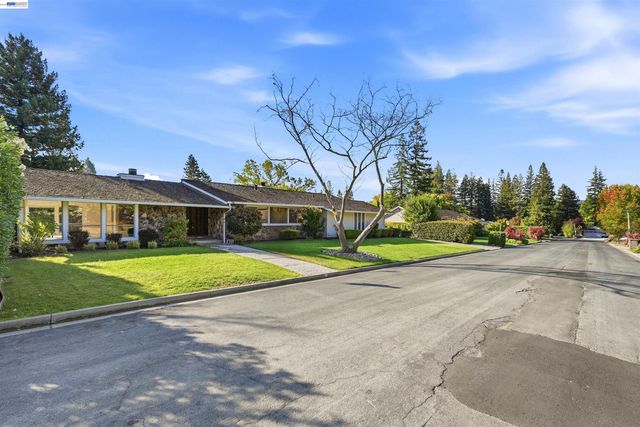 11 Ray Court, Alamo, CA 94507