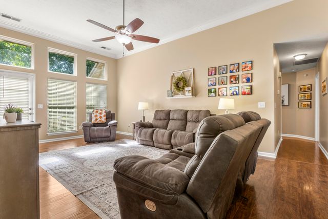1059 Man O' War Drive, Frankfort, KY 40601