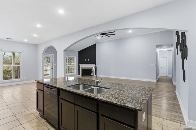 17553 Hoods Ridge Dr, Prairieville, LA 70769