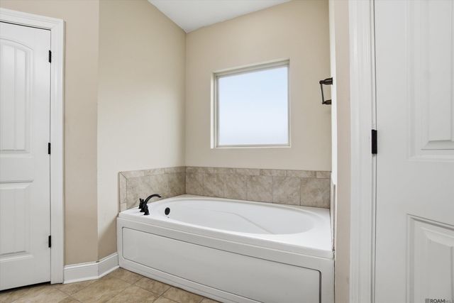 17553 Hoods Ridge Dr, Prairieville, LA 70769