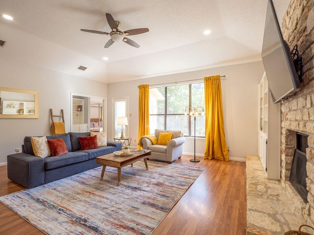 8906 Scotsman DR, Austin, TX 78750