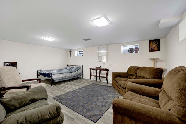 5360 N Lynch Avenue, Chicago, IL 60630