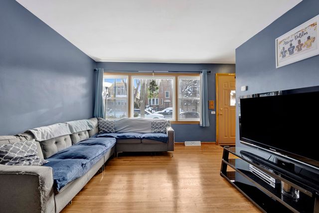 5360 N Lynch Avenue, Chicago, IL 60630