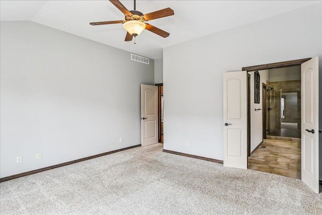 526 N Woodridge St, Wichita, KS 67206