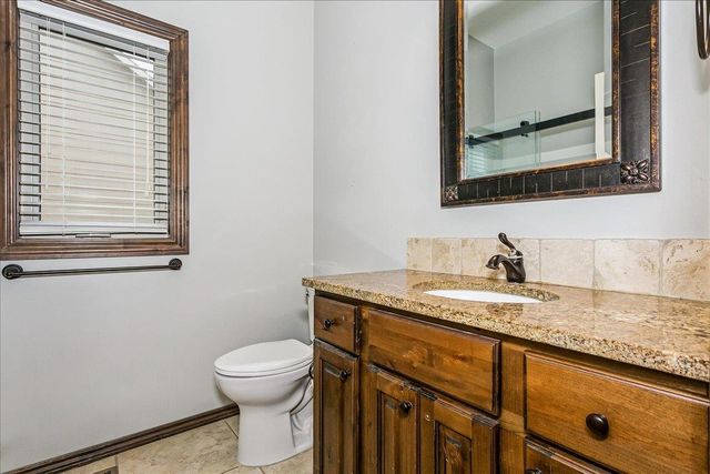 526 N Woodridge St, Wichita, KS 67206