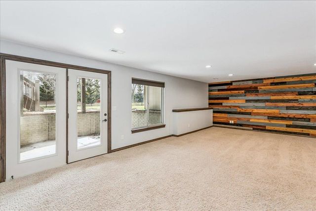 526 N Woodridge St, Wichita, KS 67206