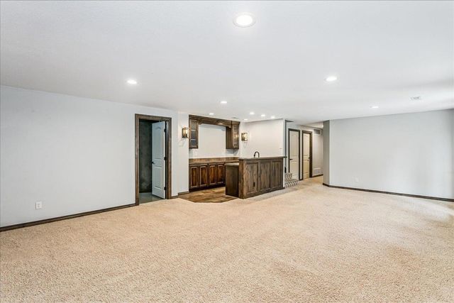 526 N Woodridge St, Wichita, KS 67206