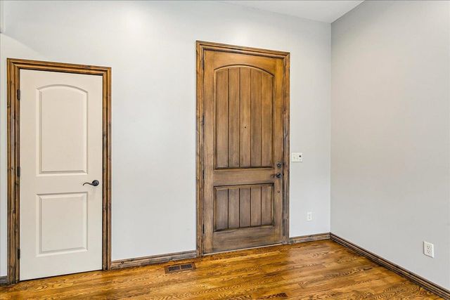 526 N Woodridge St, Wichita, KS 67206