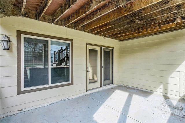 526 N Woodridge St, Wichita, KS 67206