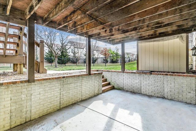 526 N Woodridge St, Wichita, KS 67206