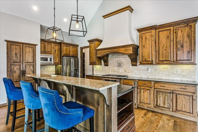 526 N Woodridge St, Wichita, KS 67206