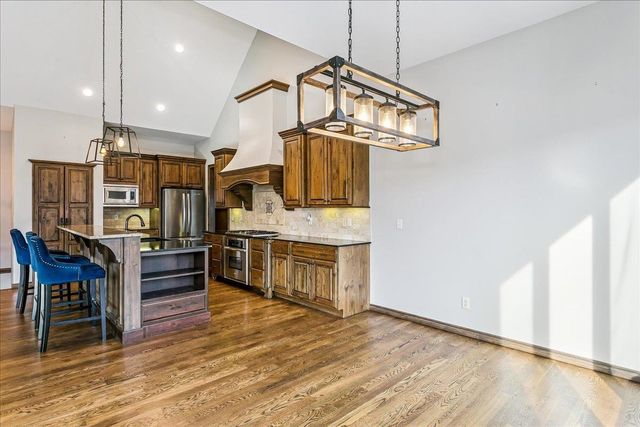 526 N Woodridge St, Wichita, KS 67206