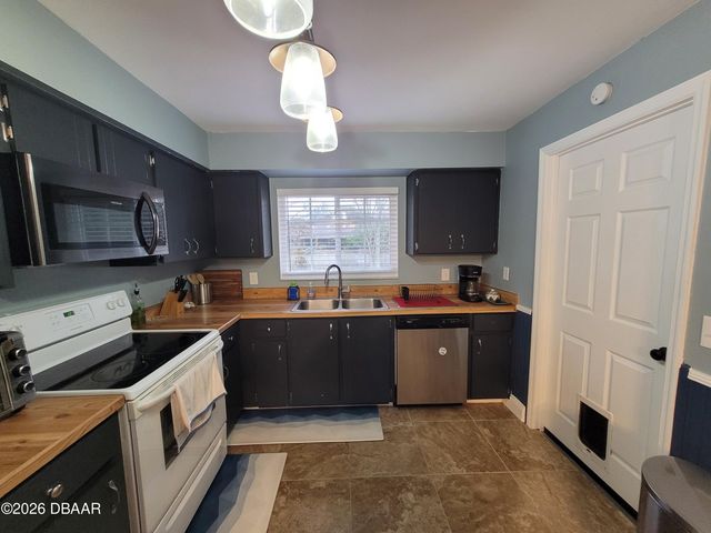 121 Village Lane, Daytona Beach, FL 32119