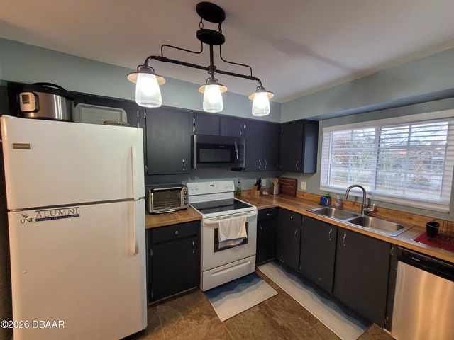 121 Village Lane, Daytona Beach, FL 32119