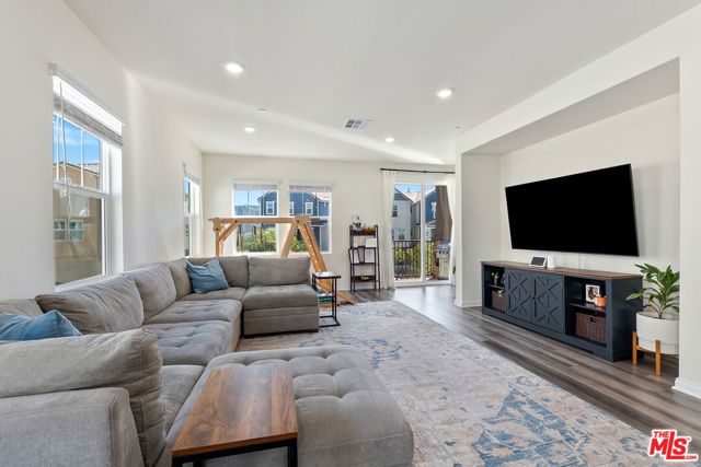 553 Grapefruit Lane, Fillmore, CA 93015