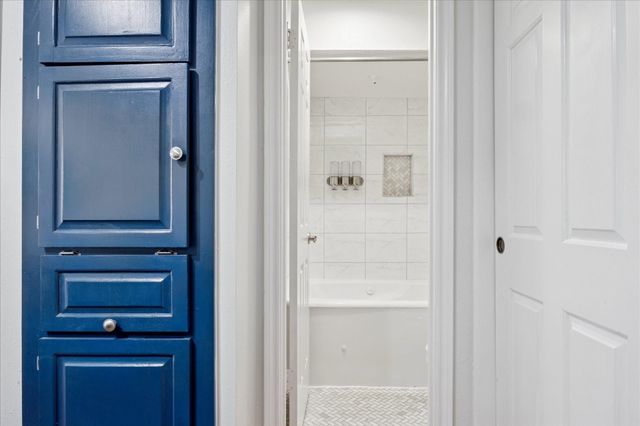 5210 Weslayan Street 303, Houston, TX 77005