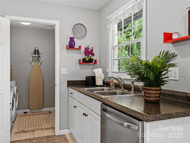 184 Aurora Drive, Asheville, NC 28805