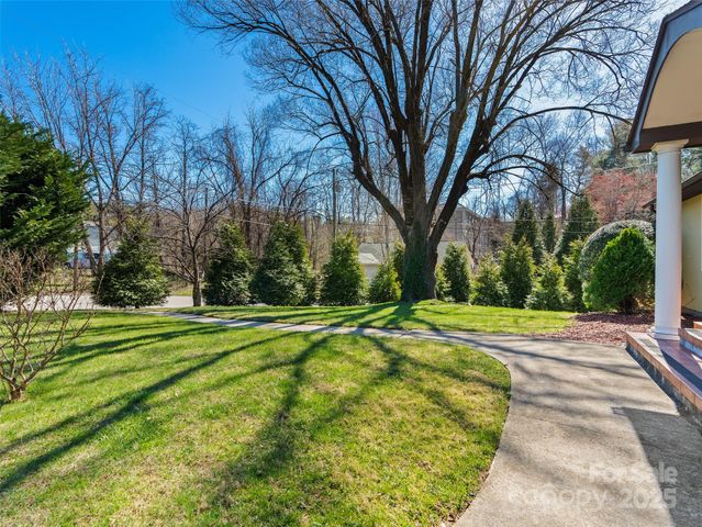 184 Aurora Drive, Asheville, NC 28805