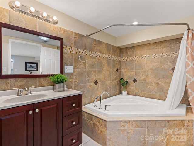 184 Aurora Drive, Asheville, NC 28805