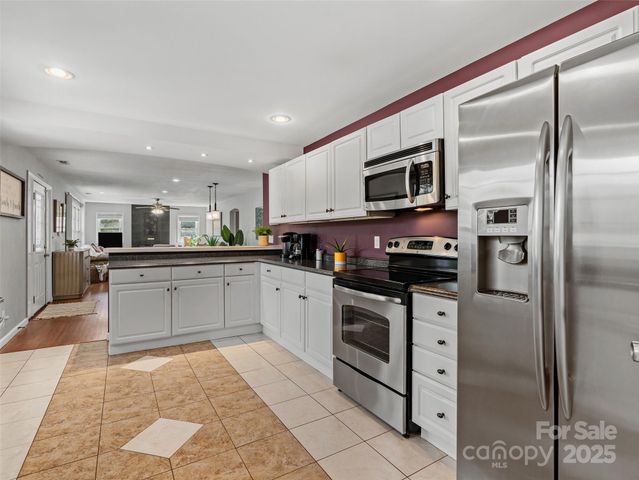 184 Aurora Drive, Asheville, NC 28805