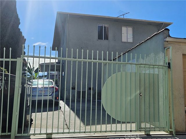 221 S Bonnie Brae, Los Angeles, CA 90057