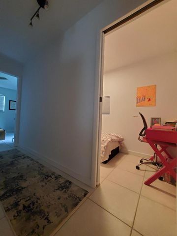 558 SE 27th Terrace 558, Boynton Beach, FL 33435