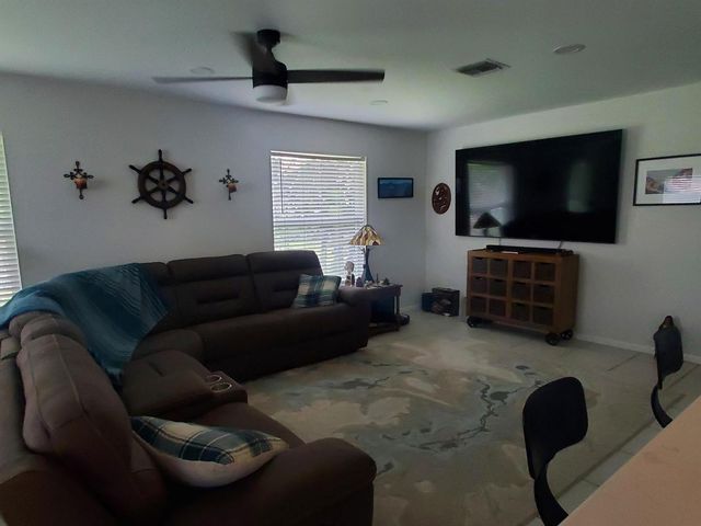 558 SE 27th Terrace 558, Boynton Beach, FL 33435