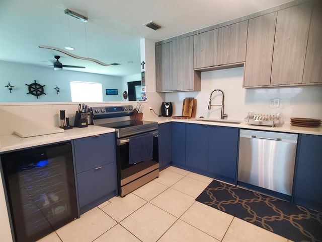 558 SE 27th Terrace 558, Boynton Beach, FL 33435