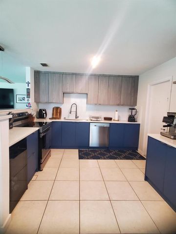 558 SE 27th Terrace 558, Boynton Beach, FL 33435
